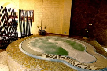 Apollo Wellness Club Hotel Sangeorgiu de Mures SPA