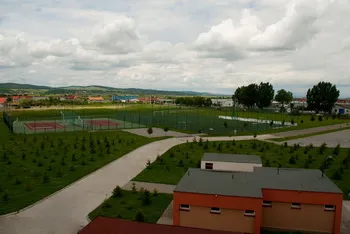 Apollo Wellness Club Hotel Sangeorgiu de Mures Baza Sportiva, teren de sport: tenis, fotbal, volei