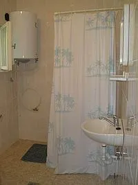 Az egyes szamu apartament furdoszobaja