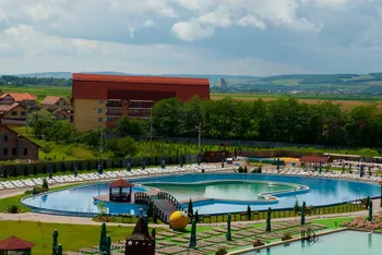 Strand Apollo Sangeorgiu de Mures: apa dulce, apa sarata, plaja, sezlong, piscina pentru copii, loc de joaca