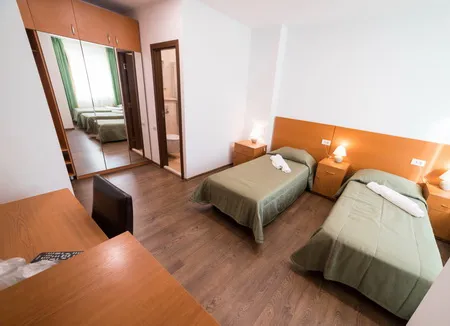 Cazare Constanta - Litoralul Marii Negre - Hotel London (Jolie)